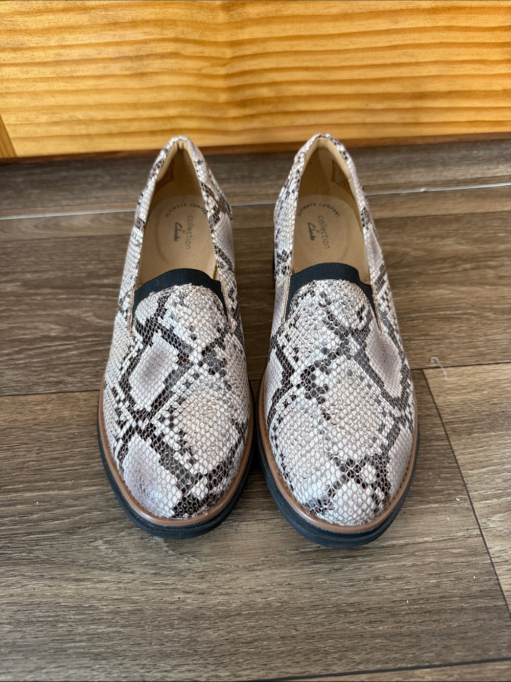 NWT Clarks Women’s Snake Print Slip-On Loafers in Beige/Black- Size 7